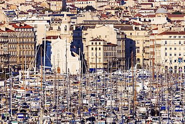 France, Provence-Alpes-Cote d'Azur, Marseille, Cityscape with Vieux port - Old Port on sunny day