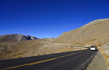 USA, Colorado, Country road in Mount Evans landscape