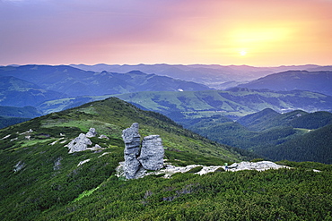 Ukraine, Ivano-Frankivsk region, Verkhovyna district, Carpathians, Chernohora, Mountain landscape at sunset