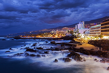 Spain, Canary Islands, Tenerife, Puerto de la Cruz, Puerto de la Cruz at night