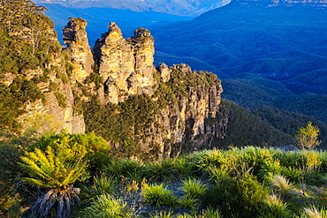 Australia, New South Wales, Katoomba, Three Sisters on sunny day
