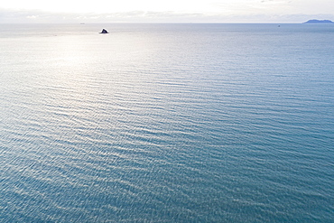 Australia, Queensland, Sea reflecting sunlight (Drone)