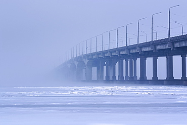 Ukraine, Dnepropetrovsk region, Dnepropetrovsk city, Bridge over frozen river