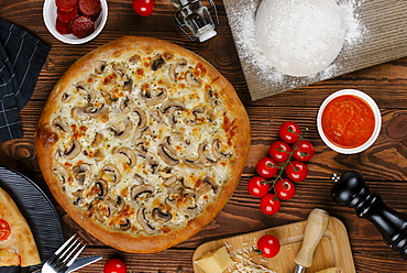 Mushroom pizza with ingredients