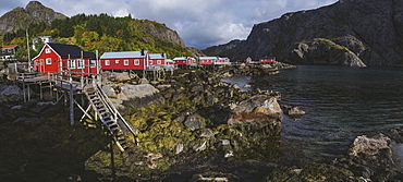 Norway, Lofoten Islands, Nusfjord, Panoramic view of fishing village with red houses