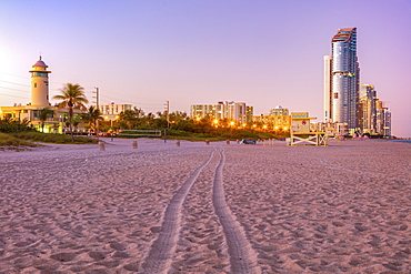 USA, Florida, Sunny Isles Beach, Illuminated buildings at beach 