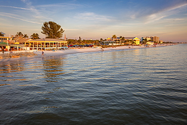 USA, Florida, Fort Myers Beach, Buildings at beach by sea