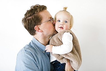 Father kissing daughter (2-3)