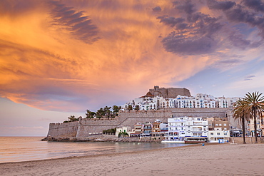 Spain, Valencian Community, Peniscola, Historical town at coastline at dusk