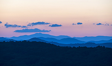 USA, Georgia, Blue Ridge Mountains covered with fog at sunrise