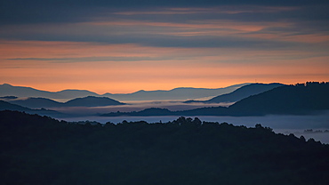 USA, Georgia, Blue Ridge Mountains covered with fog at sunrise