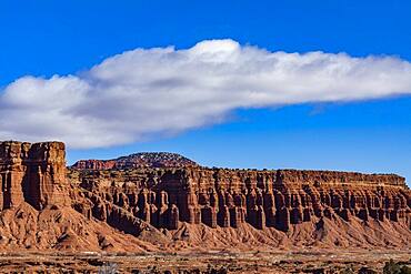 USA, Utah, Escalante, Sandstone cliffs in Grand Staircase-Escalante National Monument