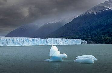 Patagonia, Lake Argentino, Andes Mountains, Perito Moreno Glacier in Patagonia Glaciares National Park