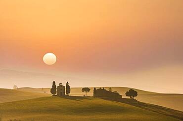 Italy, Tuscany, Val D'Orcia, Pienza, Sunset over the Cappella di Vitaleta