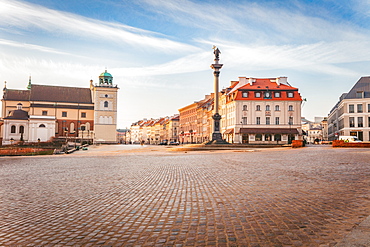 Poland, Masovia, Warsaw, Town square with monument column