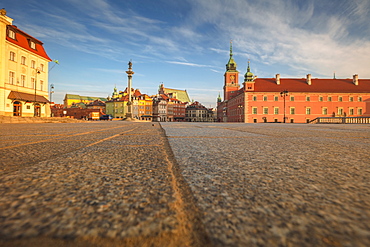 Poland, Masovia, Warsaw, Royal castle and monument column at historical town square