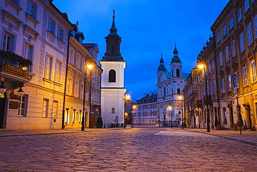 Poland, Masovia, Warsaw, Cobblestone street in old town at night