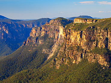 Rock formations of Blue Mountains on sunny day