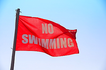 USA, North Carolina, Outer Banks, Kill Devil Hills, no swimming sign