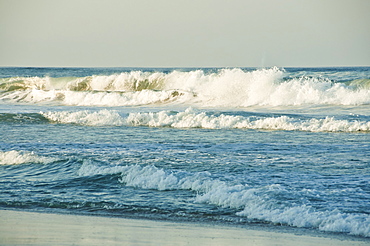 USA, North Carolina, Outer Banks, Kill Devil Hills, sea waves