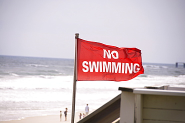 USA, North Carolina, Outer Banks, Kill Devil Hills, no swimming sign on beach