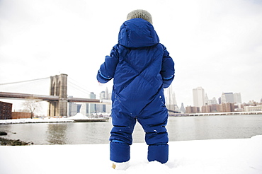 Boy (4-5) looking at Brooklyn Bridge, New York City, New York State, USA