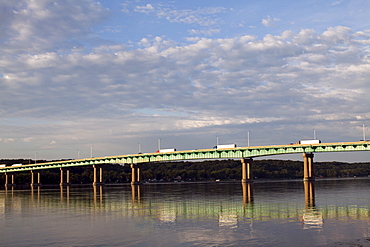 USA, Bridge on Mississippi River