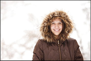 USA, Utah, Lehi, Portrait of young woman wearing winter coat outdoors