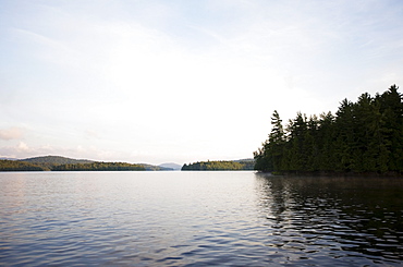 USA, New York State, Adirondack Mountains, Upper Saranac Lake in morning