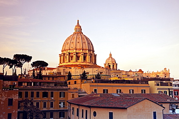 St. Peter's Basilicaâ€Ž in early morning