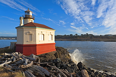 Coquille River, Small lighthouse