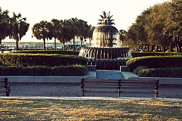 USA, South Carolina, Charleston, Park with fountain