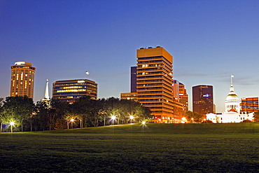 USA, Missouri, St Louis, Cityscape at night