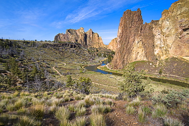 USA, Oregon, Deschutes county, View of smith rocks