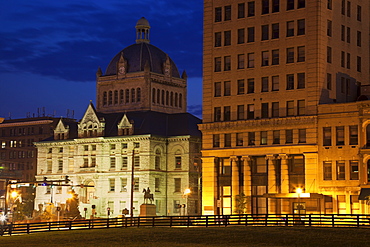 USA, Kentucky, Lexington, Courthouse illuminated at dusk