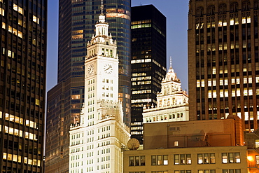 USA, Illinois, Chicago, Wrigley Building at night