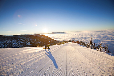 USA, Montana, Whitefish, Tourist on ski slope