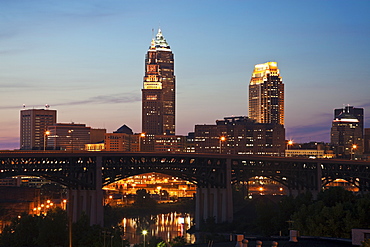 USA, Ohio, Cleveland, Skyline at sunset