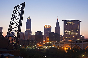 USA, Ohio, Cleveland, Skyline at sunrise
