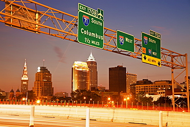 USA, Ohio, Cleveland, View from expressway at dusk
