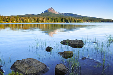 USA, Oregon, Big Lake and Mt. Washington