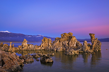 USA, California, Mono Lake with tufa rocks