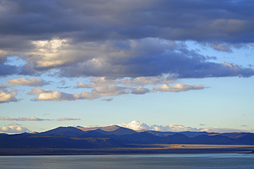 USA, California, Mono Lake at dusk