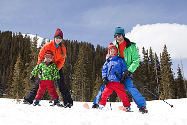 USA, Colorado, Telluride, Family skiing together