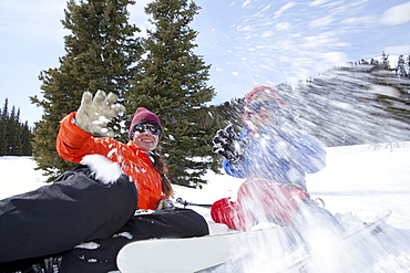 USA, Colorado, Telluride, Mother with son (8-9) skiing together