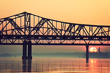 USA, Kentucky, Louisville, Sunrise by Ohio River