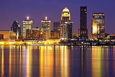 USA, Kentucky, Louisville, Skyline at night