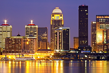 USA, Kentucky, Louisville, Skyline at night