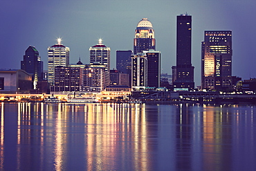 USA, Kentucky, Louisville, Skyline at night