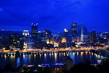 USA, Pennsylvania, Pittsburgh, Night skyline